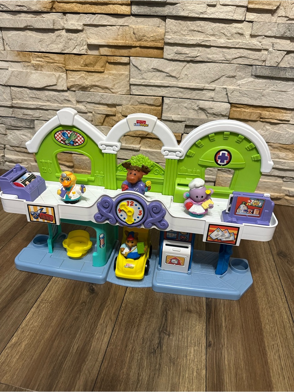 Fisher-Price animalville - town & 4 characters + car